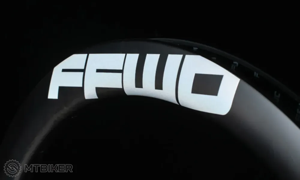 Cumpără online Autocolante FFWD TYRO 2.0 Disc albă