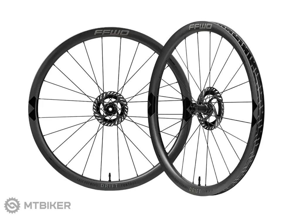 Vezi acum Set roți FFWD Drift Control (36 mm) 28", butuci FFWD N/GAGE 2:1 - casetă Shimano HG