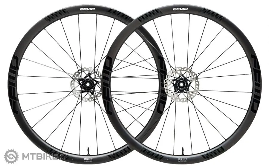 Livrare gratuită Set roți FFWD DRIFT Carbon, ax fix, butuci DT240 - Microspline