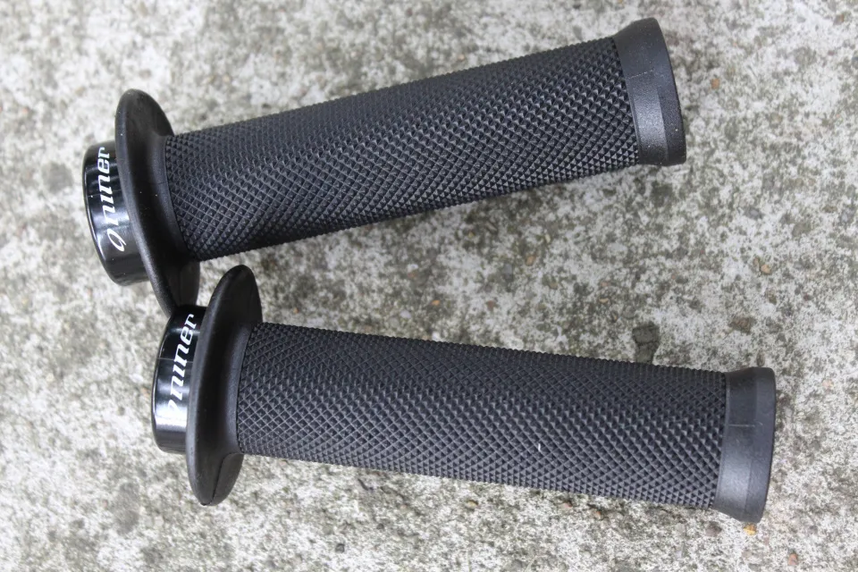 Retur gratuit Niner Flange Soft Compound Lock-On mansoane - negru