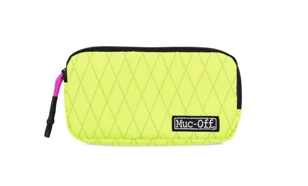 Borseta Muc-Off Essentials Impermeabila Hi-Vis Lichidare de stoc