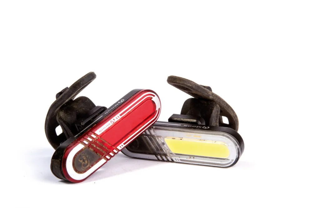 Expediere rapidă Far fata si stop spate 7 LED, reincarcabile USB