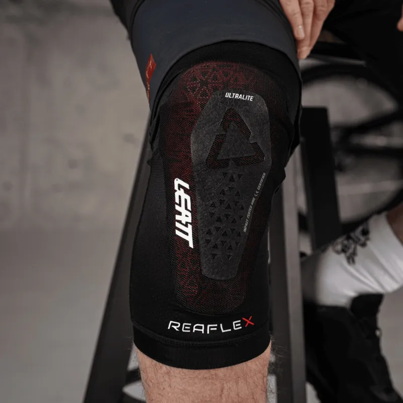 Protectii Genunchi Leatt ReaFlex UltraLite Black L Livrare rapidă