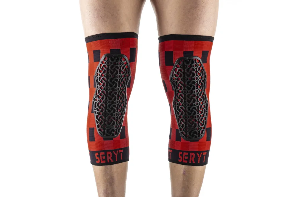 Protectii genunchi Seryt Checker Red M Noutate