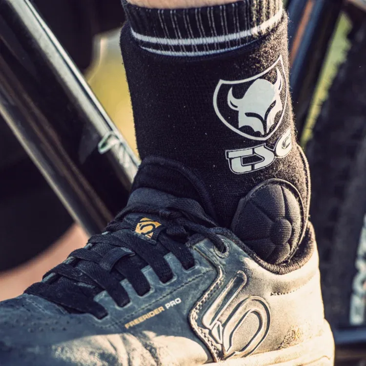 Cel mai bun preț Glezniere TSG Single Ankle-Guard Cam - Black L/XL